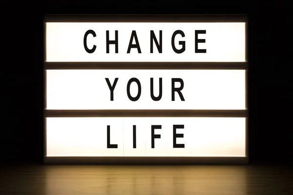 Cambiar su vida caja de luz letrero — Foto de Stock