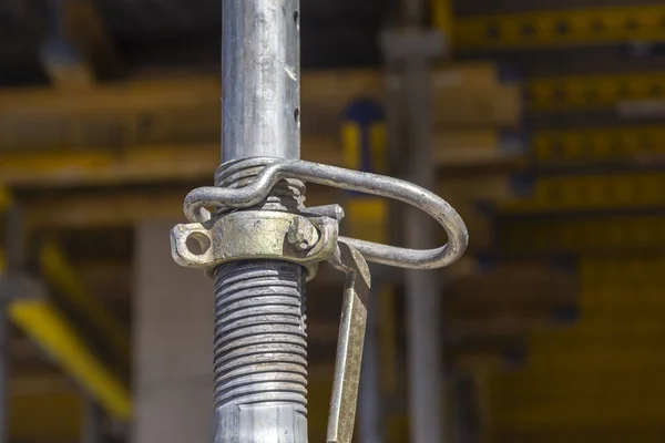 Ondersteuningselement op flexibele vloerbekisting voor betongieten — Stockfoto