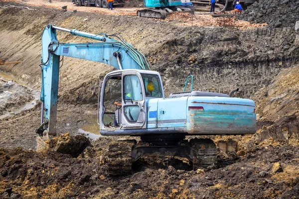 Graafmachine graven stichting op bouwplaats — Stockfoto