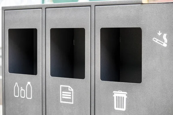 Depósitos de basura de recogida de clasificación de residuos —  Fotos de Stock