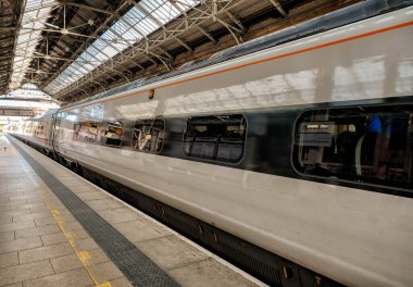 Tren vagonundaki yansımalar..