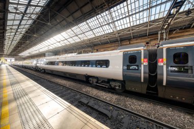 Londra seferi, Londra 'ya giden bir tren var..