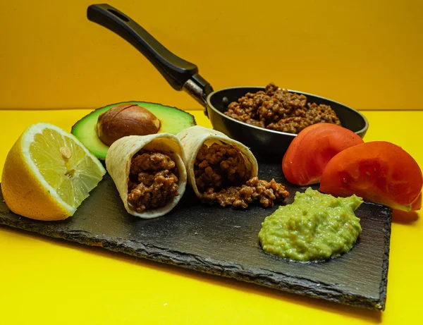 Мексиканская Продовольствие Буррито Гуакамоль — стоковое фото