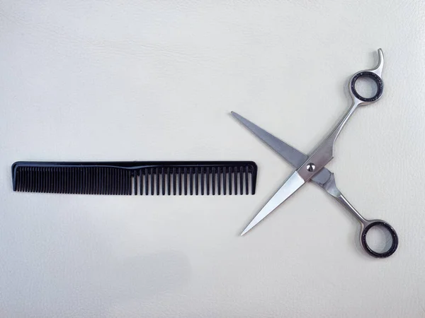 Werkzeuge Eines Haardressers Eines Scherspaar Eines Kommen Und Einen Razor — Stockfoto