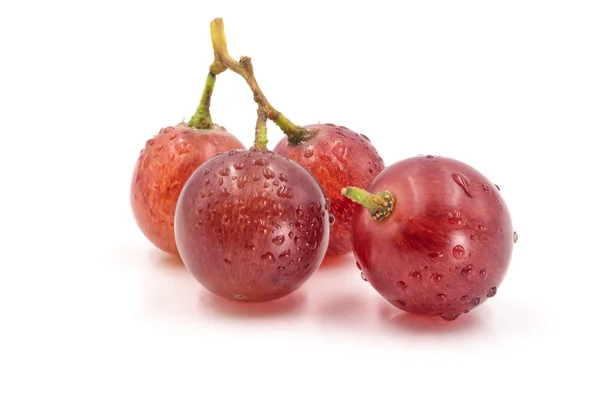 Verse Rijpe Rode Druiven Geïsoleerd Witte Achtergrond — Stockfoto
