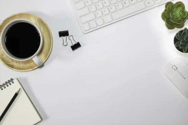 Flat Lay White Office Desk Table View Keyboard Computer Mouse — Stock Photo, Image