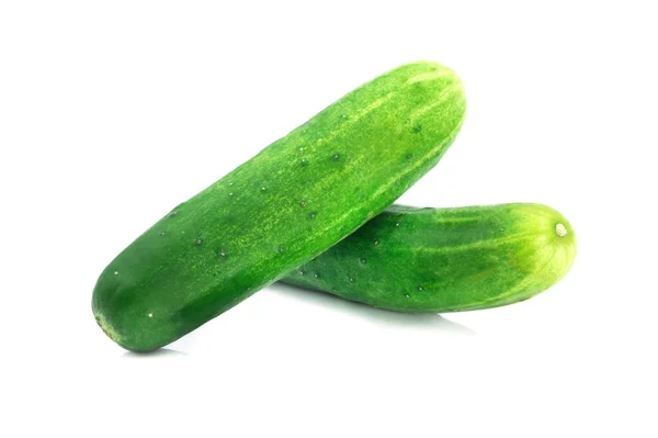 Close Van Hele Komkommers Vers Groen Geïsoleerd Witte Achtergrond — Stockfoto