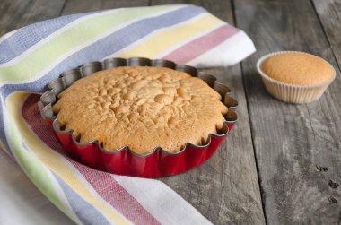 Taze pişmiş pasta ve kek