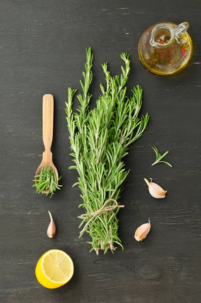 Biberiye sarımsak ve zeytinyağı ile demet