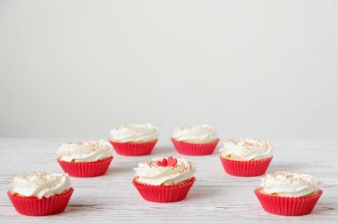 Kalp dekorasyon ile cupcakes