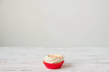 Kırmızı kağıt cupcake