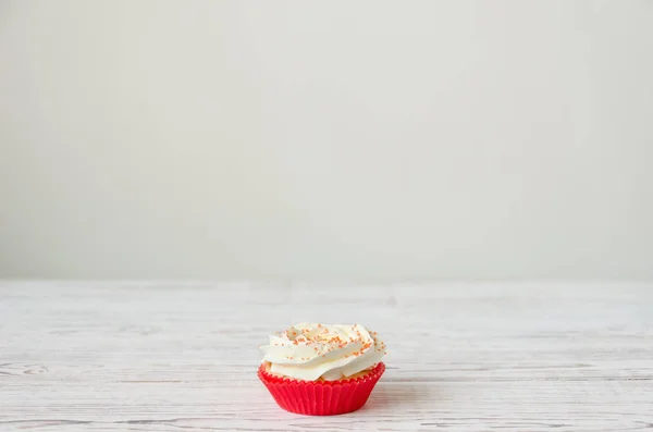 Cupcake με μορφή κόκκινο χαρτί — Φωτογραφία Αρχείου