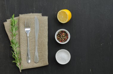 Rosemary ile bıçak ve çatal