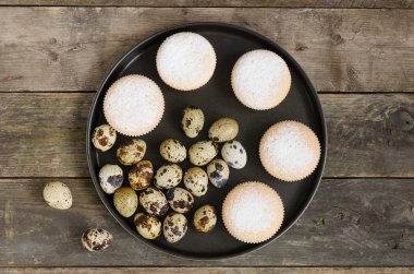 Bıldırcın yumurtası plaka ile kekler