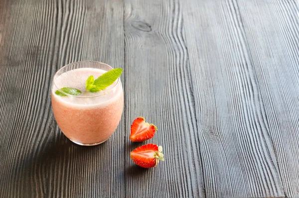 Banan-strawberry smoothie — Stockfoto