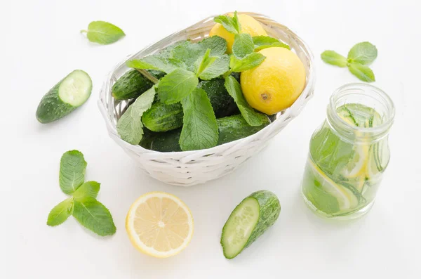 Ingrediënten voor zelfgemaakte zomer drankje — Stockfoto