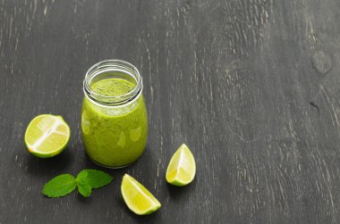 Yeşil ev yapımı tatlılar