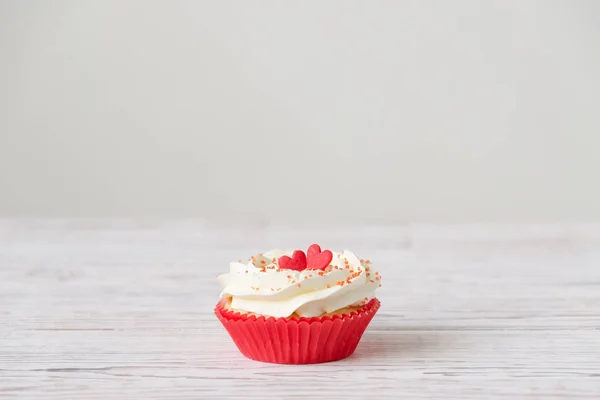 Cupcake με διακόσμηση καρδιά — Φωτογραφία Αρχείου