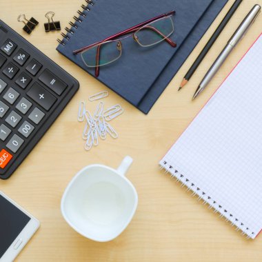 Üstten Görünüm Ofis Masası kopya alanı ile