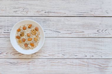 Bir kase müsli ve fındık