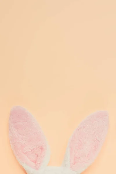 复活节假期背景与兔子耳朵 — 图库照片