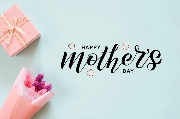 Stabilizált Virágcsokor Ajándékdoboz Kék Háttérrel Boldog Anyák Napi Üzenetet — Stock Fotó