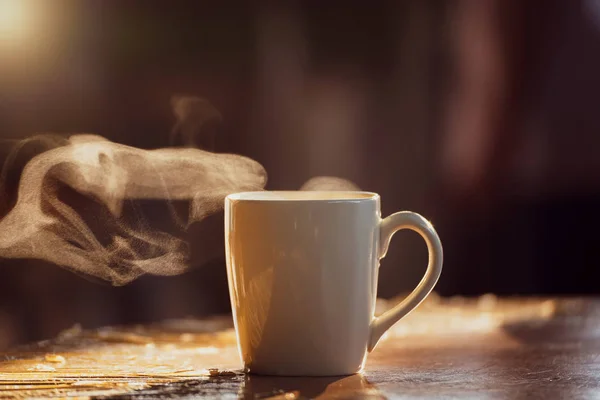 Porzellantasse Mit Frischem Heißen Kaffee Auf Dunklem Hintergrund — Stockfoto