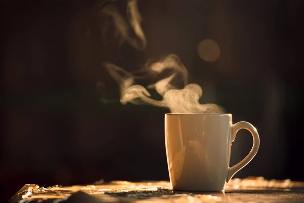 Taza Porcelana Café Caliente Fresco Sobre Fondo Oscuro — Foto de Stock