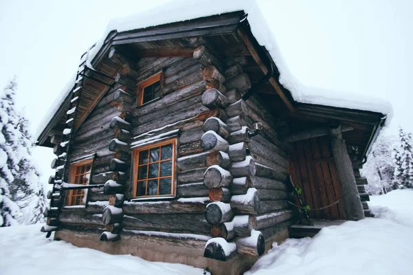 Winter huis in Rukka, Finland — Stockfoto