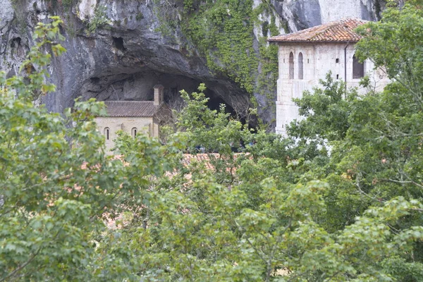 Covadonga Asturias España Agosto 2015 Pintoresco Destino Peregrinación Con Una — Foto de Stock