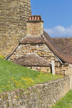 Prudhomat, Lot / France; Mar. 03, 2016. Şato, doğal bir fay sayesinde kayalık bir yaylanın sonunda yükselir ve bir promoner oluşturur. Bu kale ortaçağ askeri mimarisinin en güzel örneklerinden biridir..