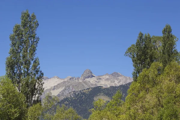 Cerler Huesca スペイン 2017年8月21日 夏休みにセラーの町でArdonesの3つの滝のルートに沿ってハイキング — ストック写真