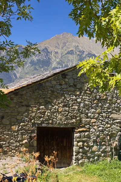 Cerler Huesca スペイン 2017年8月21日 ピレネー山脈の町の典型的な建築を持つ古い家 — ストック写真