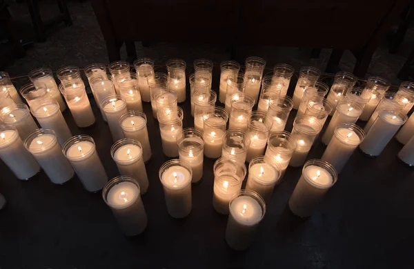 Luces de velas ceremoniales —  Fotos de Stock