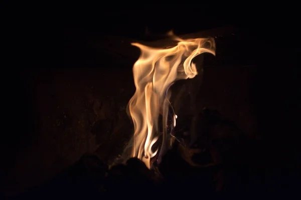 어둠 속에서 불꽃 — 스톡 사진