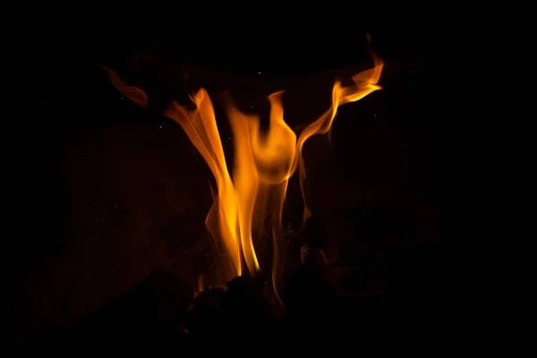 Flammes dans le noir — Photo