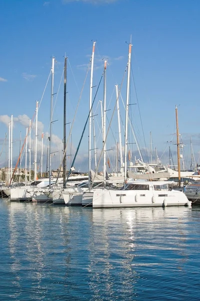 Palma vit yachts — Stockfoto