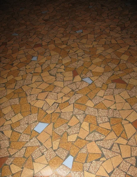 Візерунок підлоги в коричнево-жовтій мозаїці — стокове фото