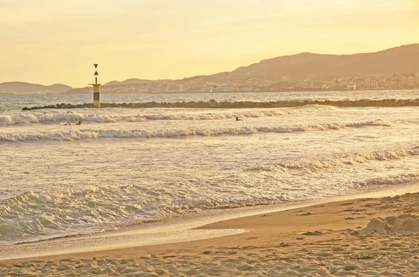 Surfers op Molinar strand — Stockfoto