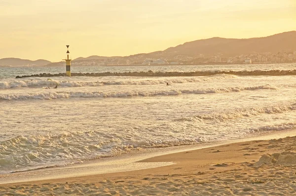 Surfeurs à la plage Molinar — Photo