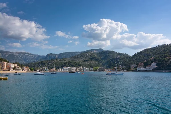 Marina ve deniz araçları üzerinde göster — Stok fotoğraf