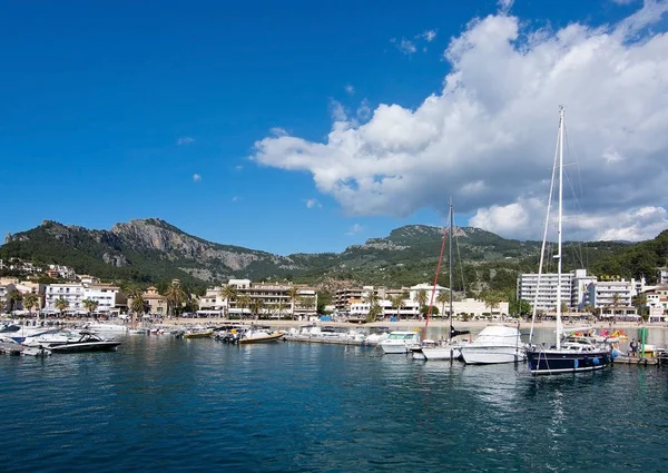 Marina ve deniz araçları üzerinde göster — Stok fotoğraf