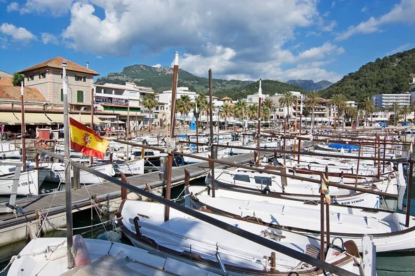 Vue sur la marina et les bateaux — Photo