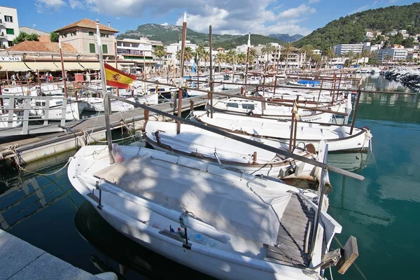 Vista sobre a marina e barcos — Fotografia de Stock