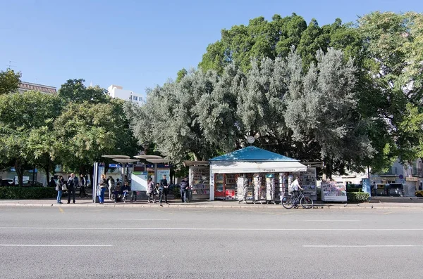 Stazione degli autobus e stand Blau Press — Foto Stock