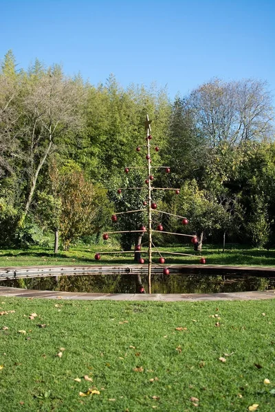Christmas tree by the pond in Jardin de la Concepcion — Stock Photo, Image
