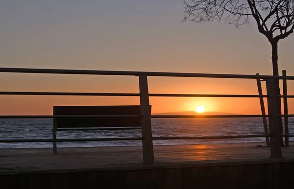 Parkbench and fence — Stock Photo, Image