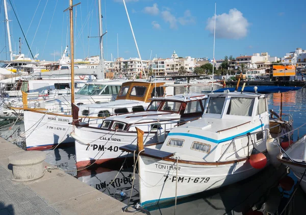 Small boats in Cala Ratjada harbor — Stock Photo, Image