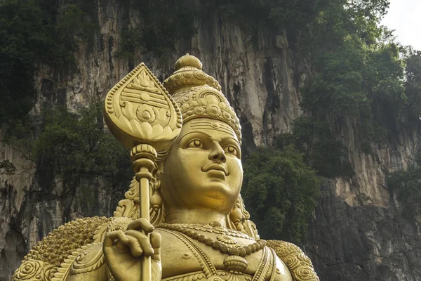 バツー洞窟の外側の主 Murugan の像。マレーシアのクアラルンプール — ストック写真