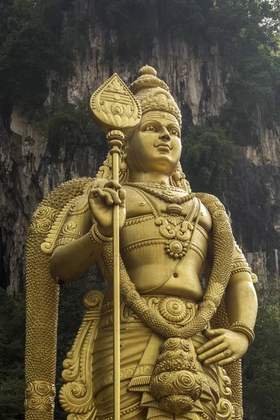 バツー洞窟の外側の主 Murugan の像。マレーシアのクアラルンプール — ストック写真